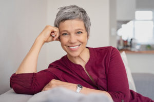 A smiling lady with dentures